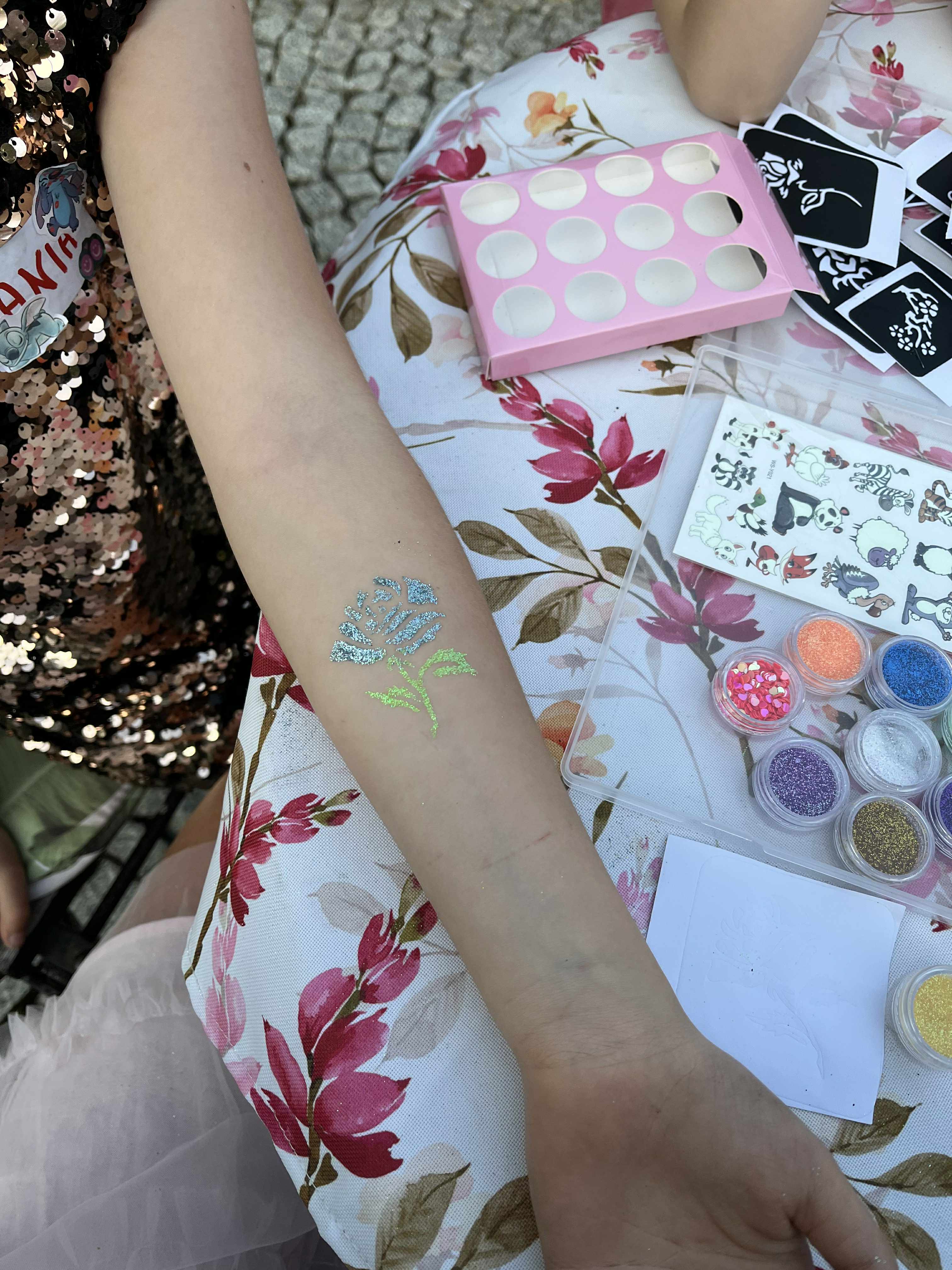 Brokatowy tatuaz